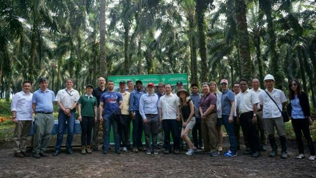 Menjamu Kunjungan Harvard Business School di Perkebunan Asian Agri