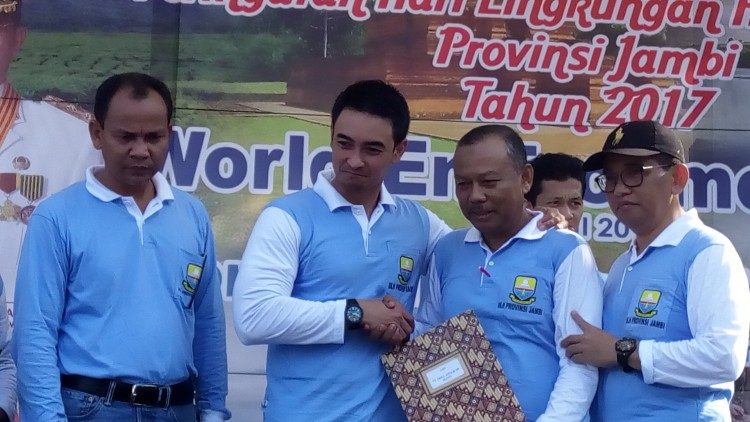 [Kabar24.bisnis.com] Asian Agri Wins Environmental Award in Jambi