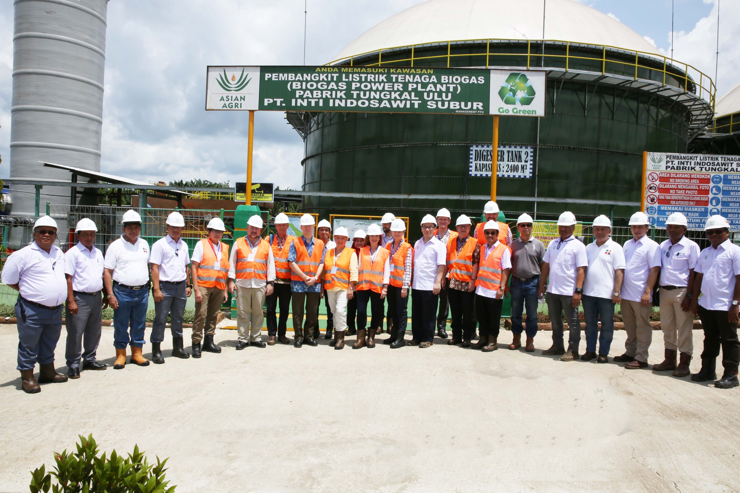 Indonesia Takes European Union Ambassadors and Representatives to Witness Sustainable Oil Palm Practices