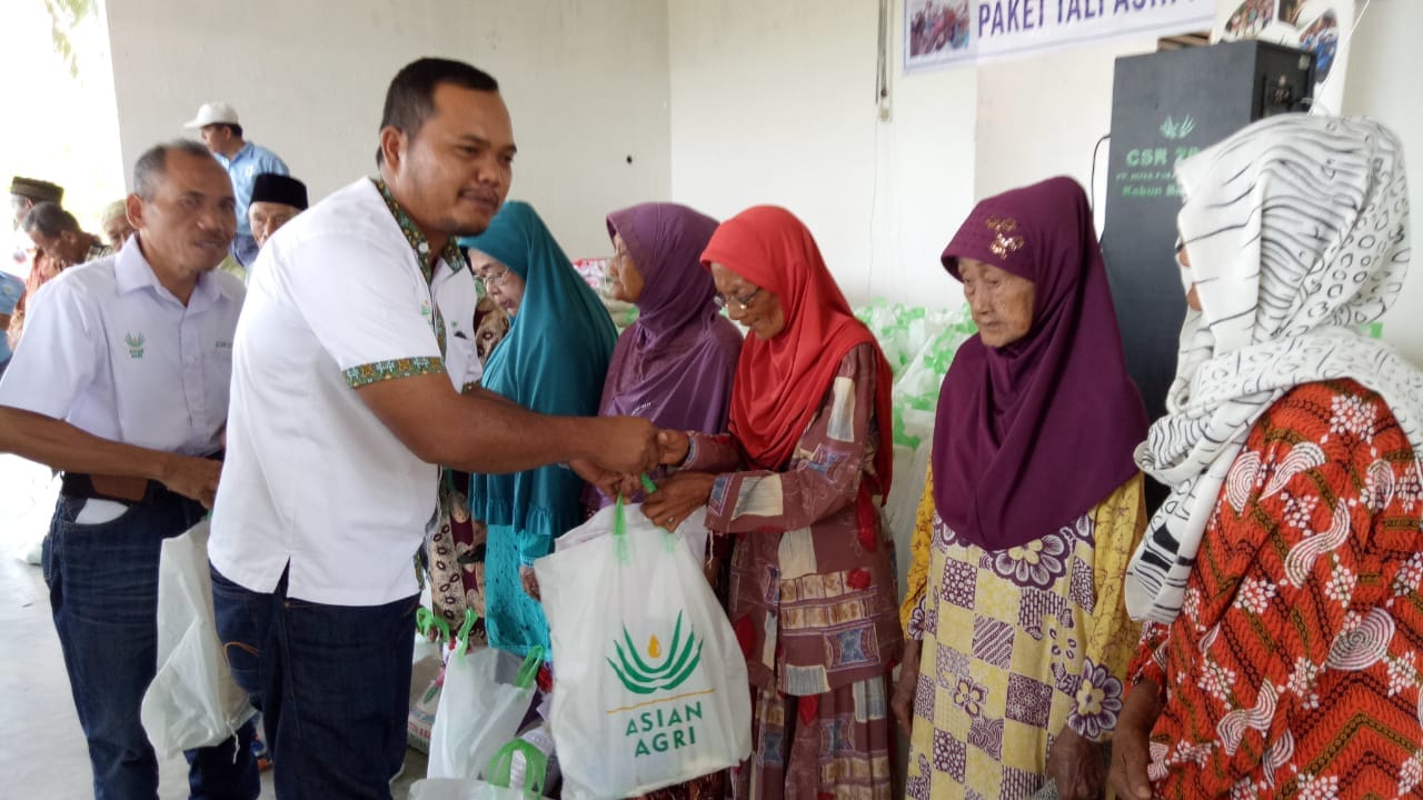 Asian Agri Distributes 4,875 Eid Mubarak Packages