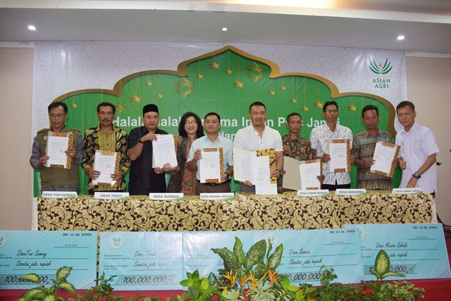 Asian Agri dan tujuh desa di Jambi kembali mendatangani perjanjian kerja sama program Desa Bebas Api periode 2018/2019