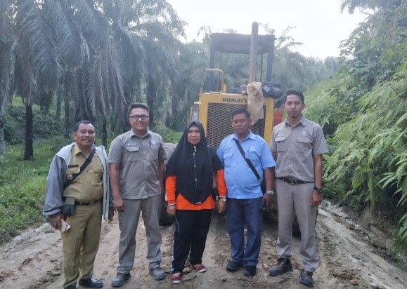 Dorong Perekonomian Desa, Asian Agri Perbaiki Jalan 18 Km