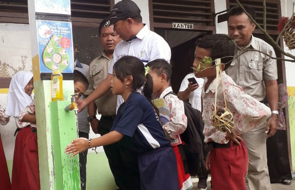 Asian Agri Distributes Clean Water Facilities to Elementary Students in Jambi