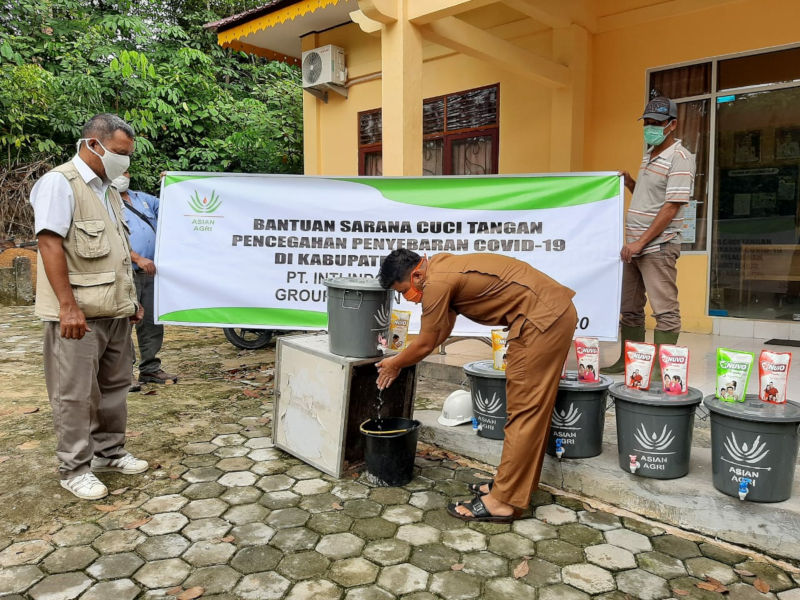 Asian Agri Installs Handwashing Facilities and Distributes Masks to Prevent COVID-19 Pandemic Spread