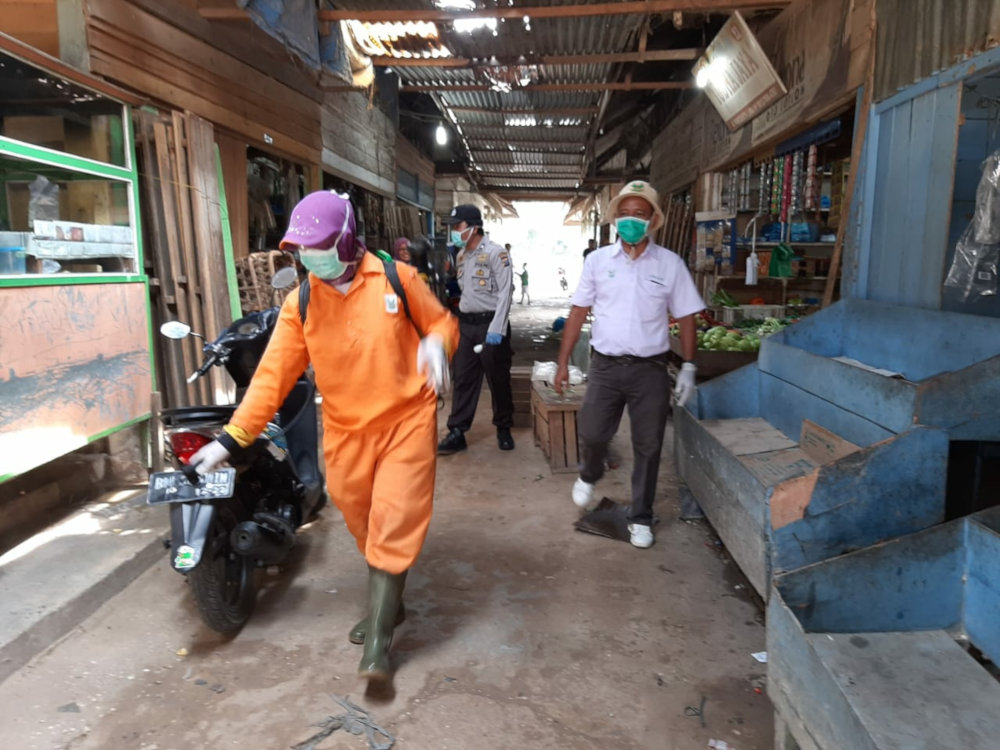 Cegah Sebaran COVID-19, Asian Agri Lakukan Penyemprotan Disinfektan Fasilitas Umum di Riau