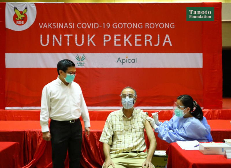 Asian Agri Supports Economic Recovery in Oil Palm Plantation Sector Through Gotong Royong Vaccination