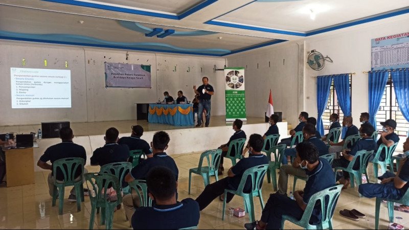 Asian Agri Holds Training for Oil Palm Smallholders in Rintis Village