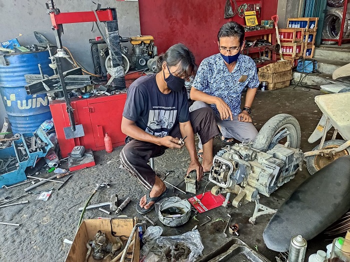 Oil Palm Gives Smallholder Opportunity to Succeed in Motorcycle Workshop Business