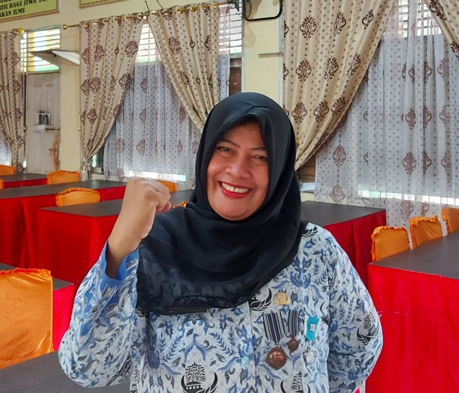 Nurasia, Principal of SMK 1 Pangkalan Kerinci, Riau Becoming a Teacher is a Calling