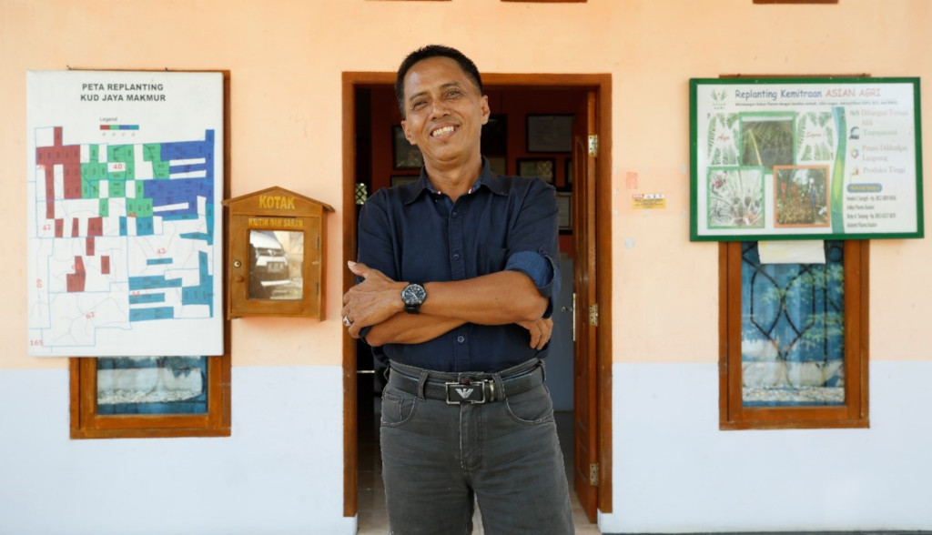 The community leader helping smallholders replant their oil palms