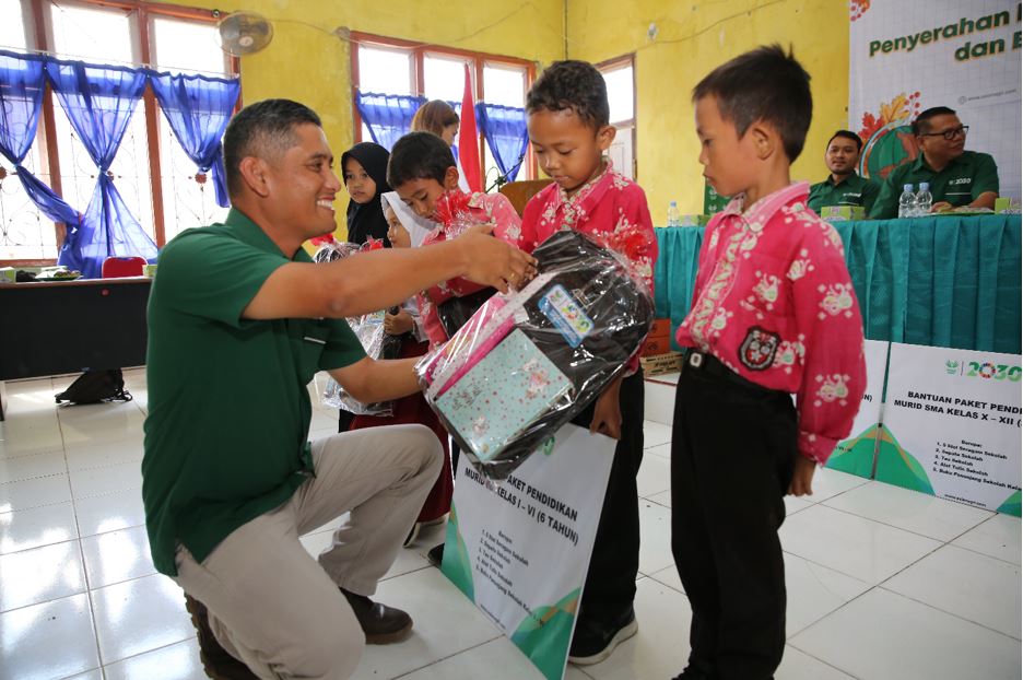 Asian Agri Berikan Paket Pendidikan dan Ekonomi Alternatif untuk Dorong Pertumbuhan Inklusif di  Jambi