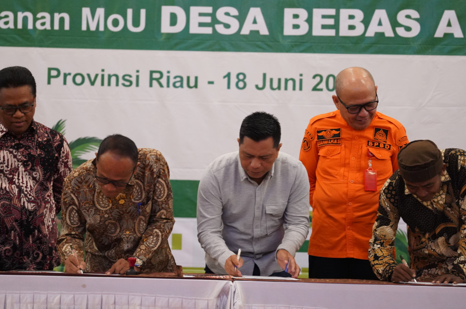Asian Agri Berikan Penghargaan Desa Bebas Api 2024-2025 dan Teken MoU DBA Periode 2025-2026 di Riau