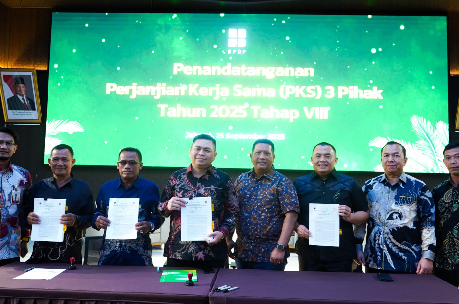 Dua Koperasi Mitra Asian Agri di Riau Tandatangani Kerja Sama Program Peremajaan Sawit Rakyat