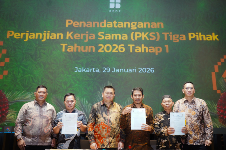 Three Asian Agri Partner Cooperatives in Riau Formalize Collaboration Under Smallholder Palm Oil Replanting Program