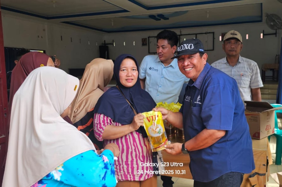 Ahead of Eid, PT SMA Distributes 3,000 Liters of Premium Cooking Oil to Communities in Labuhanbatu